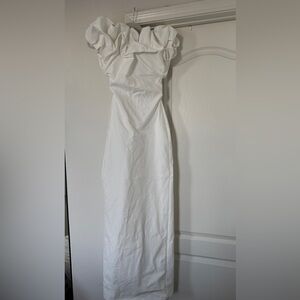 Sariya
Sculptural Maxi Dress - White